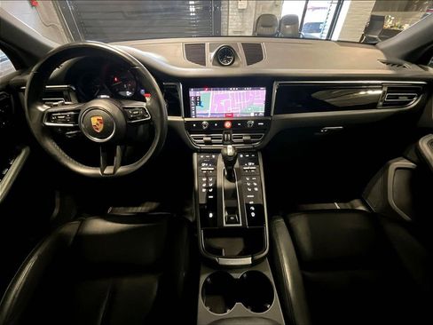 Certified 2023 Porsche Macan image 18