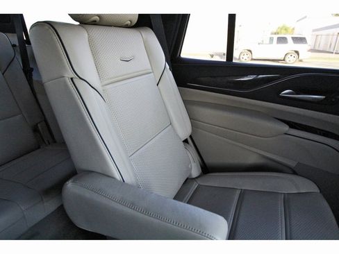 Used 2023 Cadillac Escalade Premium Luxury image 11