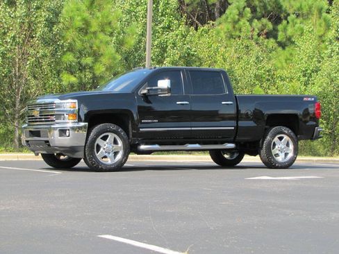 Used 2015 Chevrolet Silverado 2500 LTZ w/ Duramax Plus Package AWD/4WD image 3