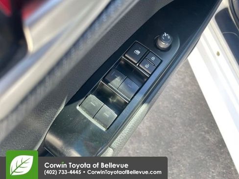 Used 2025 Toyota Camry SE image 11