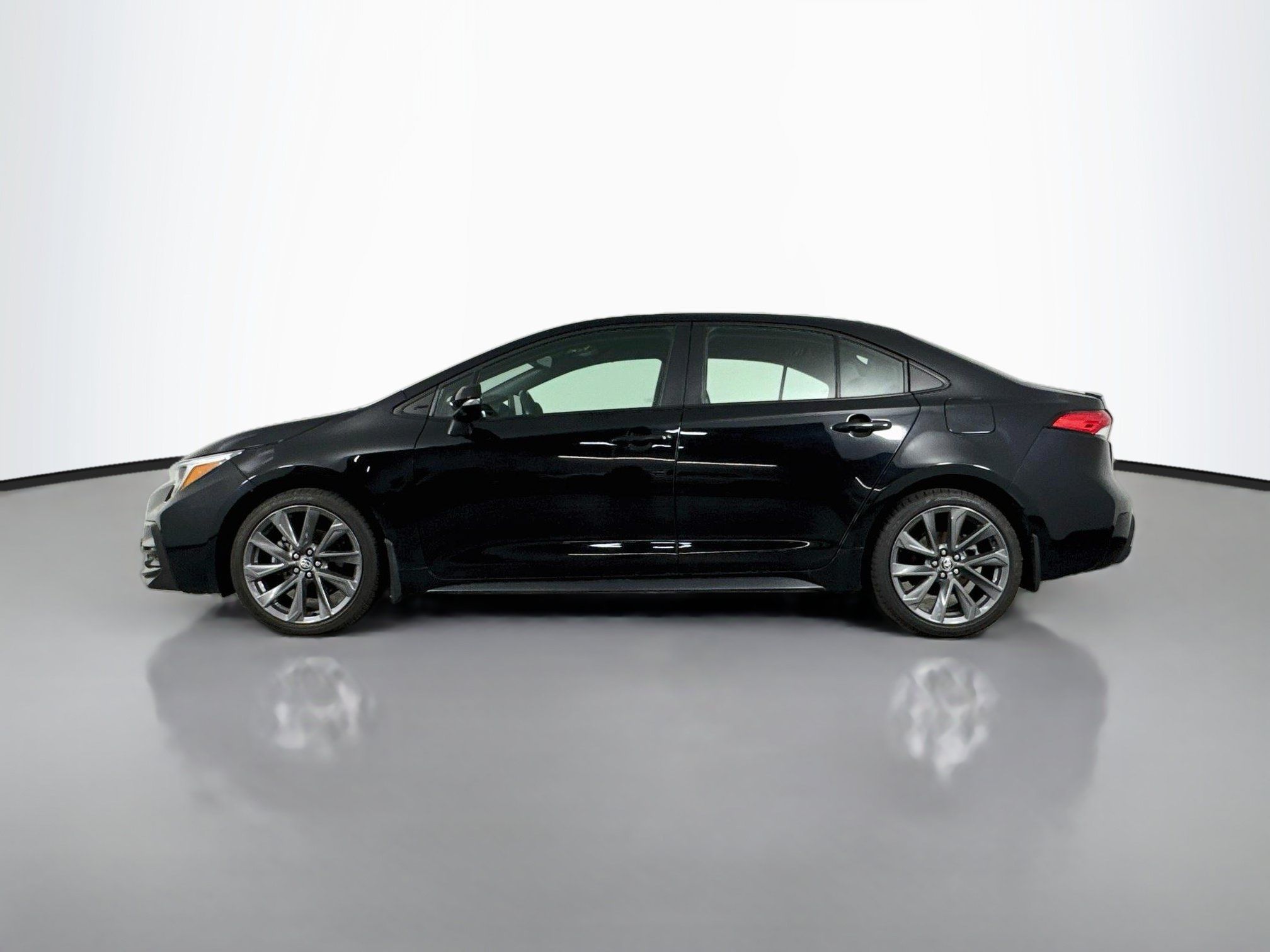 Certified 2023 Toyota Corolla SE FWD image 4