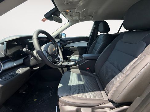 New 2026 Chevrolet Trax LT w/ LT Convenience Package FWD image 4