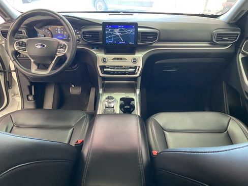 Used 2022 Ford Explorer XLT w/ Equipment Group 202A AWD/4WD image 15