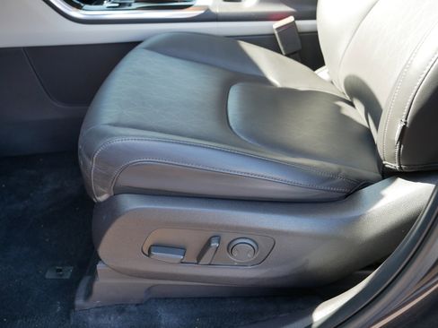 Certified 2024 Kia Carnival EX image 20