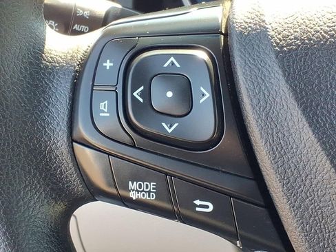 Used 2016 Toyota Camry LE image 11