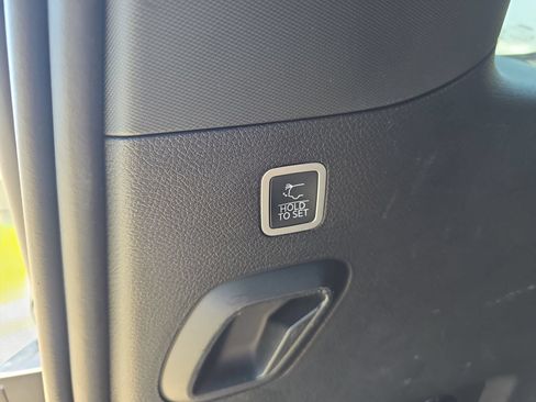 Used 2022 Jeep Wagoneer Series III AWD/4WD image 13