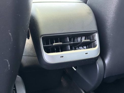 Used 2021 Tesla Model Y Long Range AWD/4WD image 14