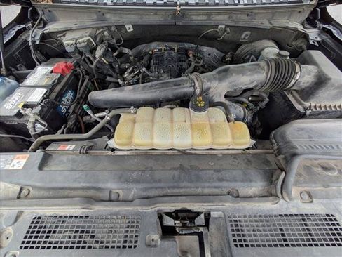 Used 2018 Ford Expedition Platinum RWD image 18