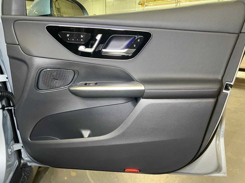 Used 2025 Mercedes-Benz GLC 300 4MATIC image 10