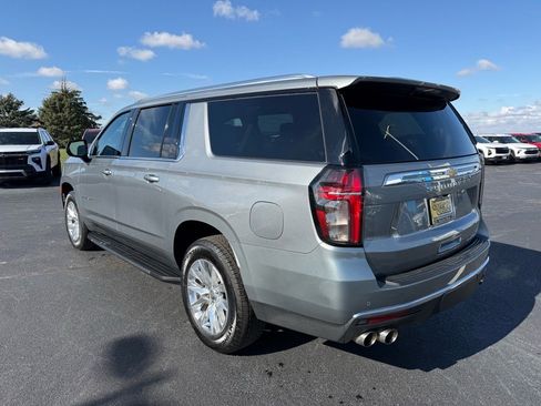 Used 2023 Chevrolet Suburban Premier image 3
