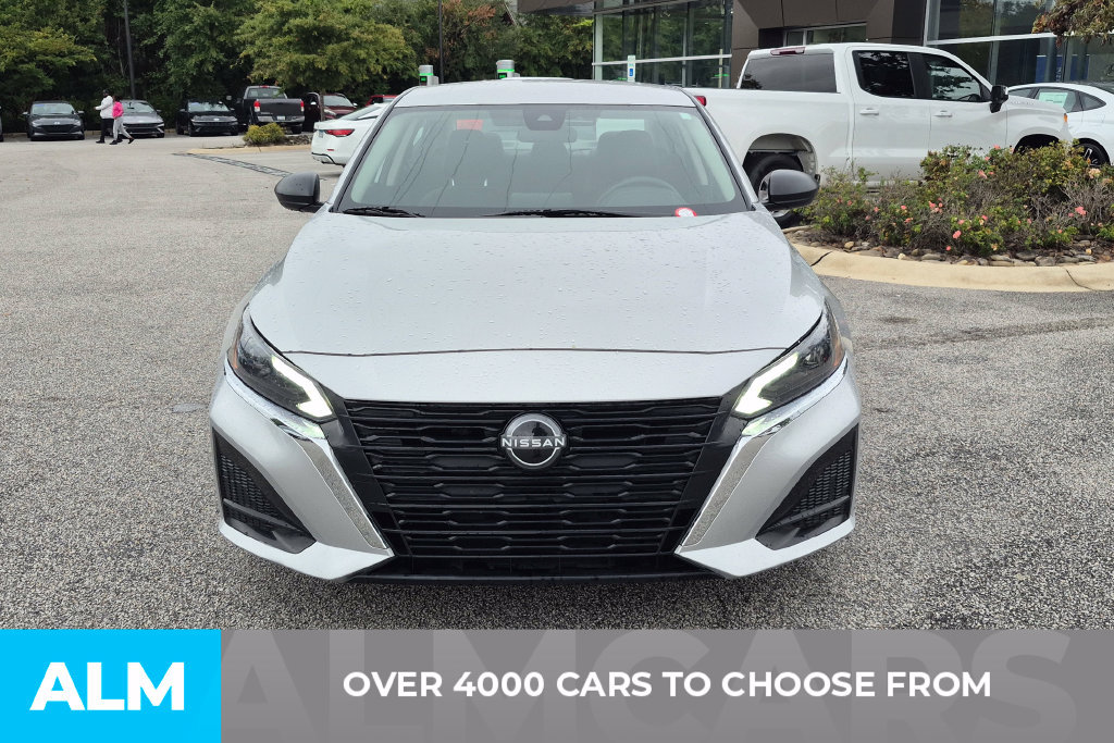 Used 2024 Nissan Altima 2.5 SV FWD image 2