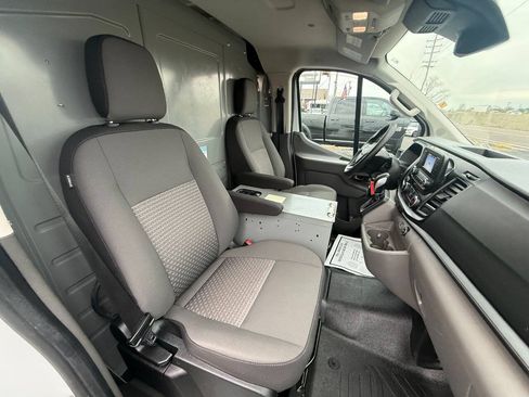 Used 2023 Ford Transit 250 Low Roof AWD image 9