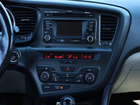 Used 2013 Kia Optima EX w/ Premium Pkg image 9