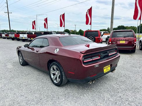 Used 2019 Dodge Challenger SXT RWD image 17