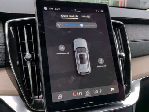 Used 2025 Volvo XC90 B6 Plus image 24