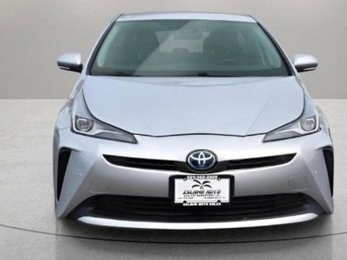 Used 2022 Toyota Prius LE FWD image 3