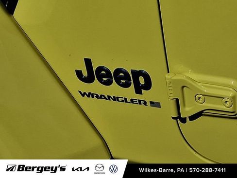 Used 2024 Jeep Wrangler Unlimited w/ Convenience Group AWD/4WD image 33