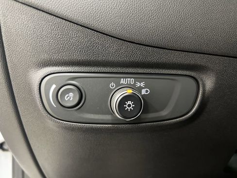 Used 2022 Chevrolet Equinox LS w/ LS Convenience Package image 17