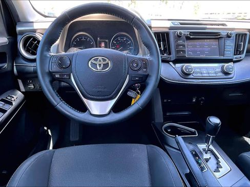 Used 2018 Toyota RAV4 XLE FWD image 5