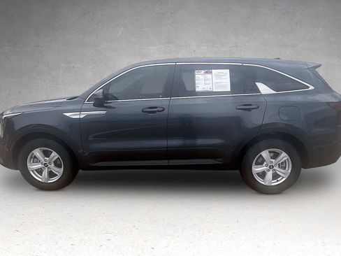 Certified 2024 Kia Sorento LX FWD image 3