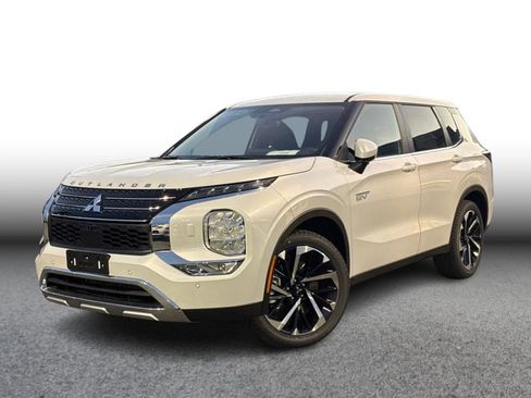 Used 2025 Mitsubishi Outlander SE image 1