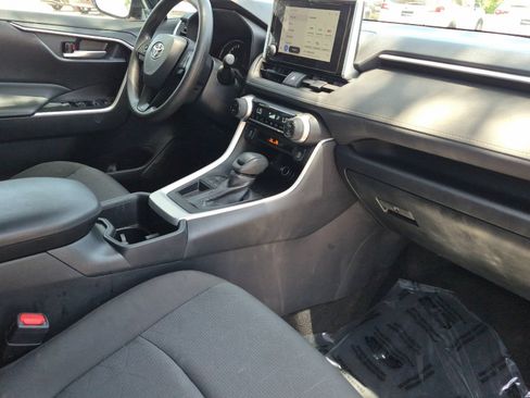 Used 2025 Toyota RAV4 XLE FWD image 15