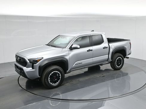 Used 2024 Toyota Tacoma TRD Off-Road image 41