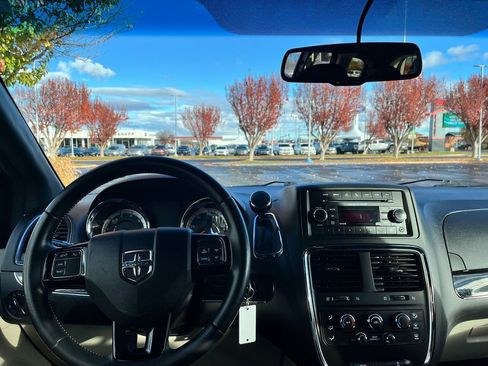 Used 2016 Dodge Grand Caravan SE image 15