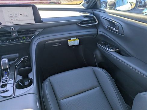 Certified 2025 Toyota Crown Limited image 17