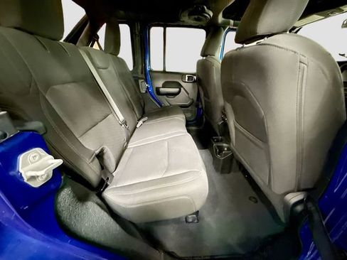 Used 2018 Jeep Wrangler Unlimited Sport S image 27
