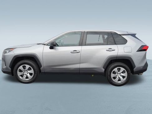 Used 2022 Toyota RAV4 LE image 4