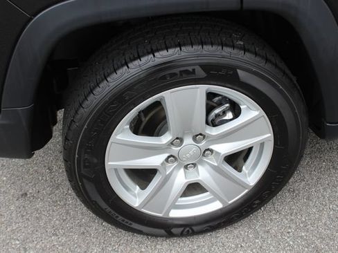 Used 2022 Jeep Compass Latitude w/ Convenience Group AWD/4WD image 38