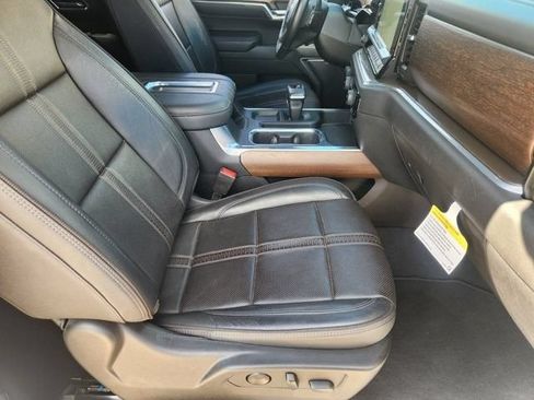 Used 2022 Chevrolet Silverado 1500 High Country w/ High Country Premium Package AWD/4WD image 13
