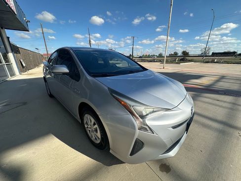 Used 2016 Toyota Prius Two image 7