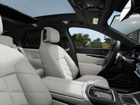 New 2026 BMW 740i RWD image 9