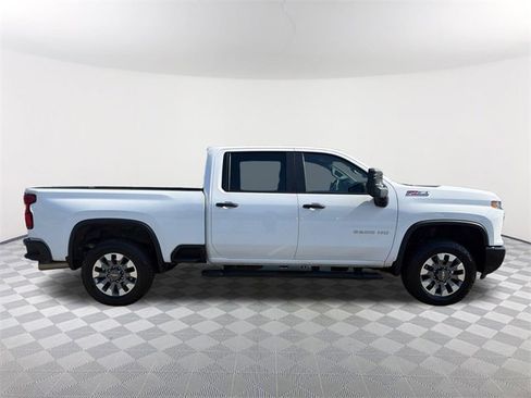 Used 2024 Chevrolet Silverado 2500 Custom w/ Custom Value Package image 4