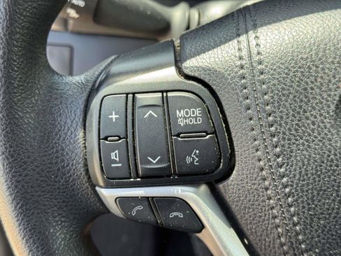 Used 2019 Toyota Highlander LE AWD/4WD image 26