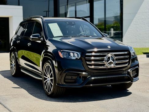 Used 2025 Mercedes-Benz GLS 580 4MATIC image 7