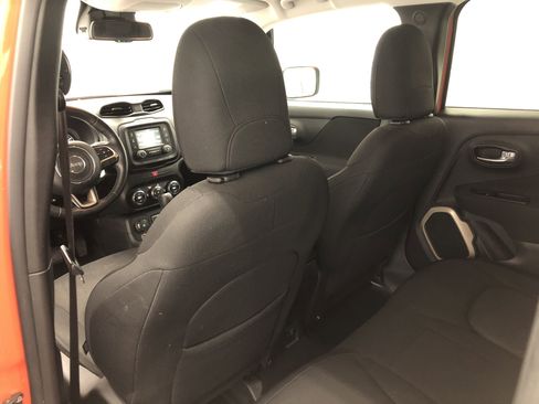 Used 2017 Jeep Renegade Latitude w/ Popular Equipment Group image 12