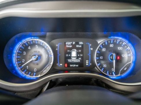 Used 2020 Chrysler Pacifica Touring-L FWD image 13