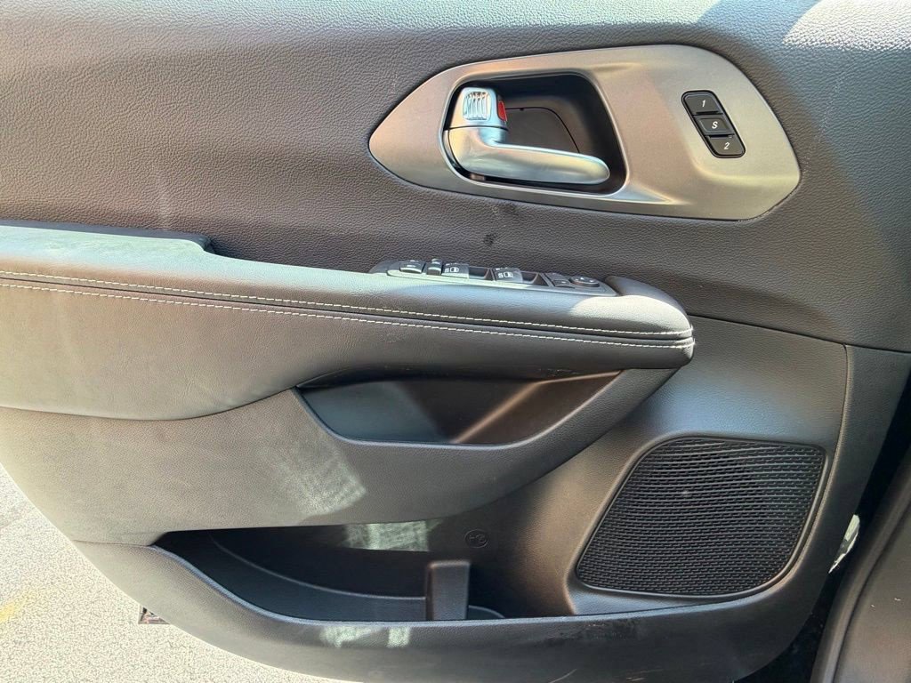 New 2026 Chrysler Pacifica Select w/ S Appearance Package FWD image 26