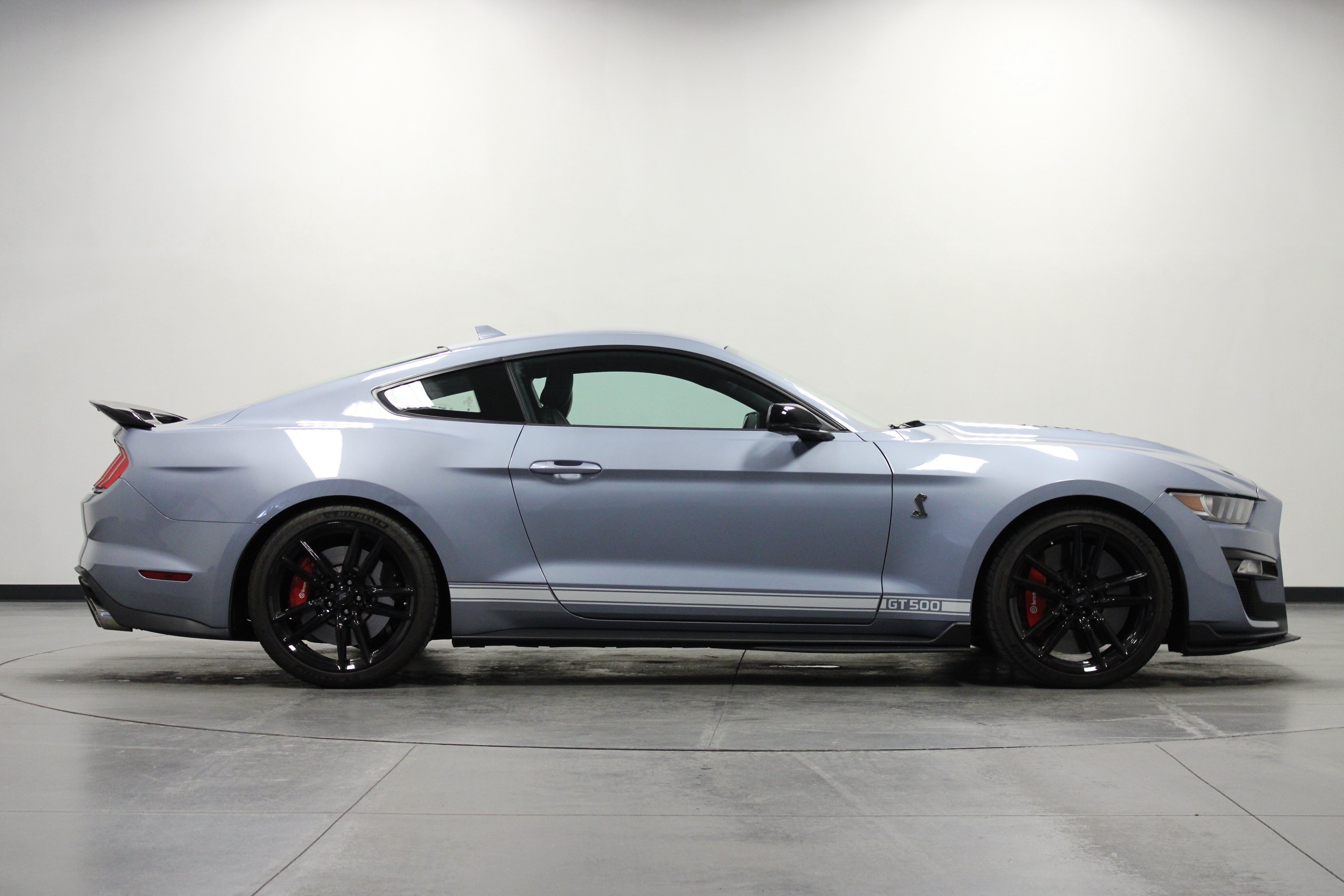 Used 2022 Ford Mustang Shelby GT500 w/ Technology Package RWD image 3