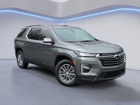 Used 2022 Chevrolet Traverse LT FWD image 2