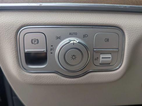 Used 2022 Mercedes-Benz GLS 450 4MATIC image 22