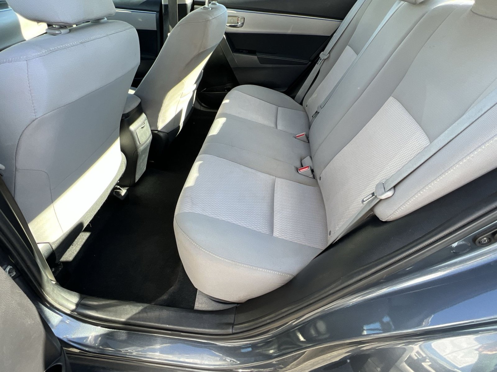 Used 2014 Toyota Corolla LE FWD image 18