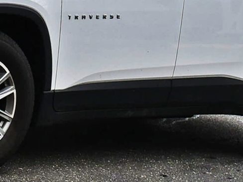 Used 2023 Chevrolet Traverse LT AWD/4WD image 29