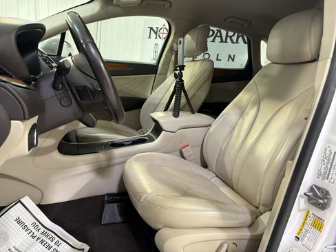 Used 2019 Lincoln MKC Select w/ Select Plus Package FWD image 10