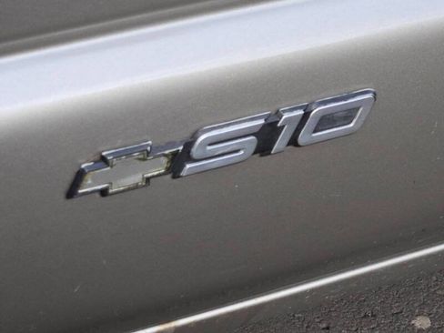 Used 2000 Chevrolet S10 Pickup 4x4 Extended Cab w/ Preferred Equipment Group image 23