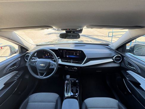 Used 2025 Chevrolet Trax LT FWD image 33