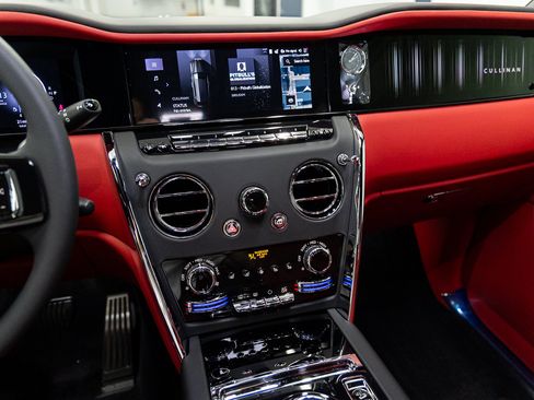 New 2026 Rolls-Royce Cullinan AWD/4WD image 40